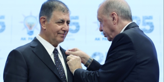 AKP Saflarına Katılan Cemil Tugay Sosyal Medyada Peş Peşe Hamleler Yaptı