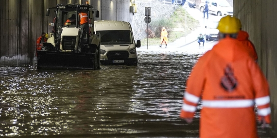 AKOM İstanbul İçin Şiddetli Fırtına ve Sağanak Uyarısı Yaptı